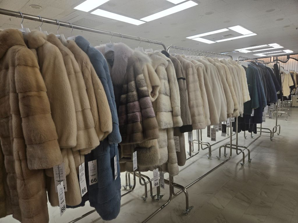 픽라이브 프리미엄 모피 코트 아우터 창고 고급 브랜드 70-90% 할인 라이브커머스